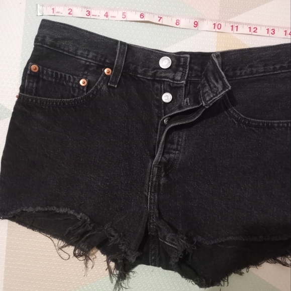 LEVI JEAN SHORT SIZE Unknown - Picture 7 of 16